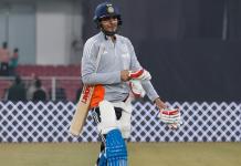 গিলের চোট নিয়ে উদ্বেগ, দূষণের জেরে নির্ধারিত সময়ে শুরু হল না ম্যাচ